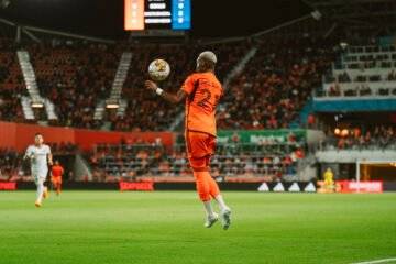 Houston Dynamo will face Real Salt Lake.